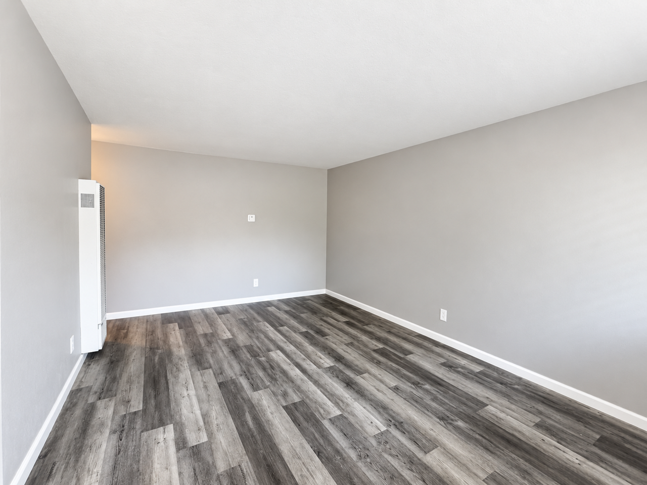 Oak Plaza Apartments - Photo 3 of 14