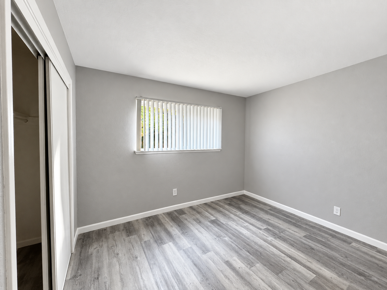 Oak Plaza Apartments - Photo 4 of 14