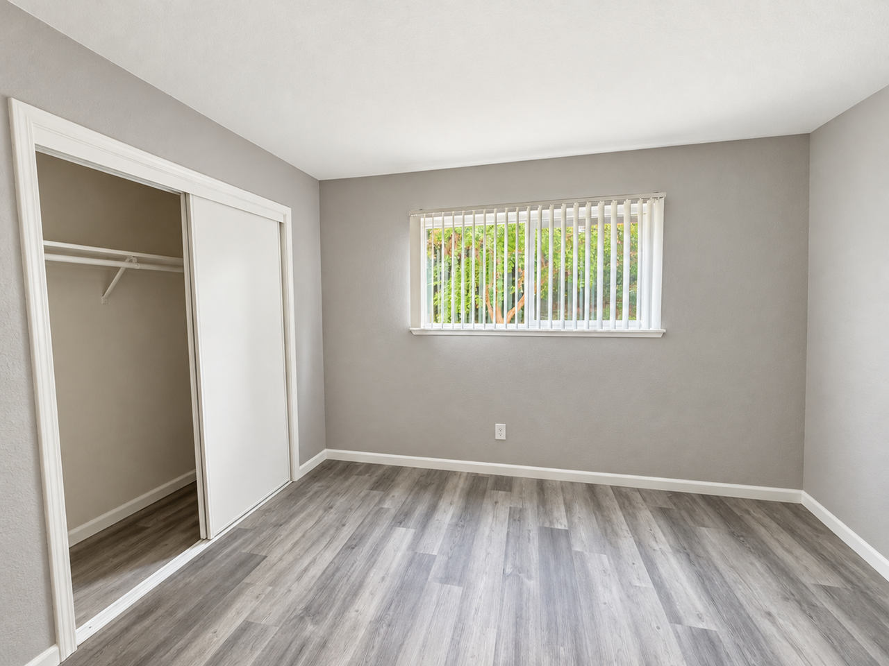 Oak Plaza Apartments - Photo 5 of 14