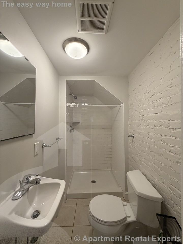 192 Central St #B - Photo 4 of 8