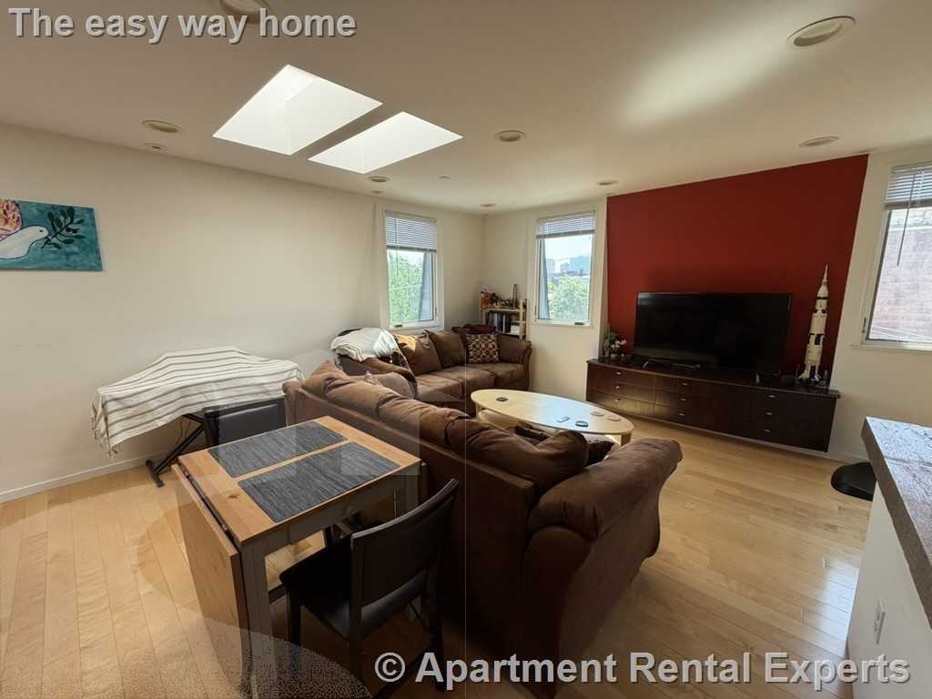29 Warren St #4 - Photo 5 of 17
