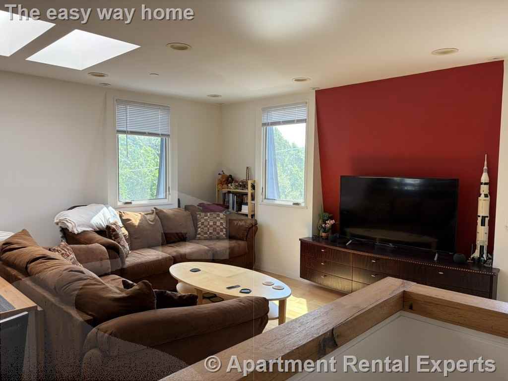 29 Warren St #4 - Photo 6 of 17