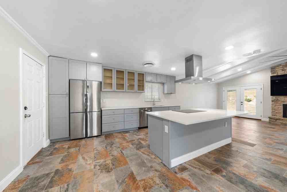 640 Crest Ln - Photo 7 of 43