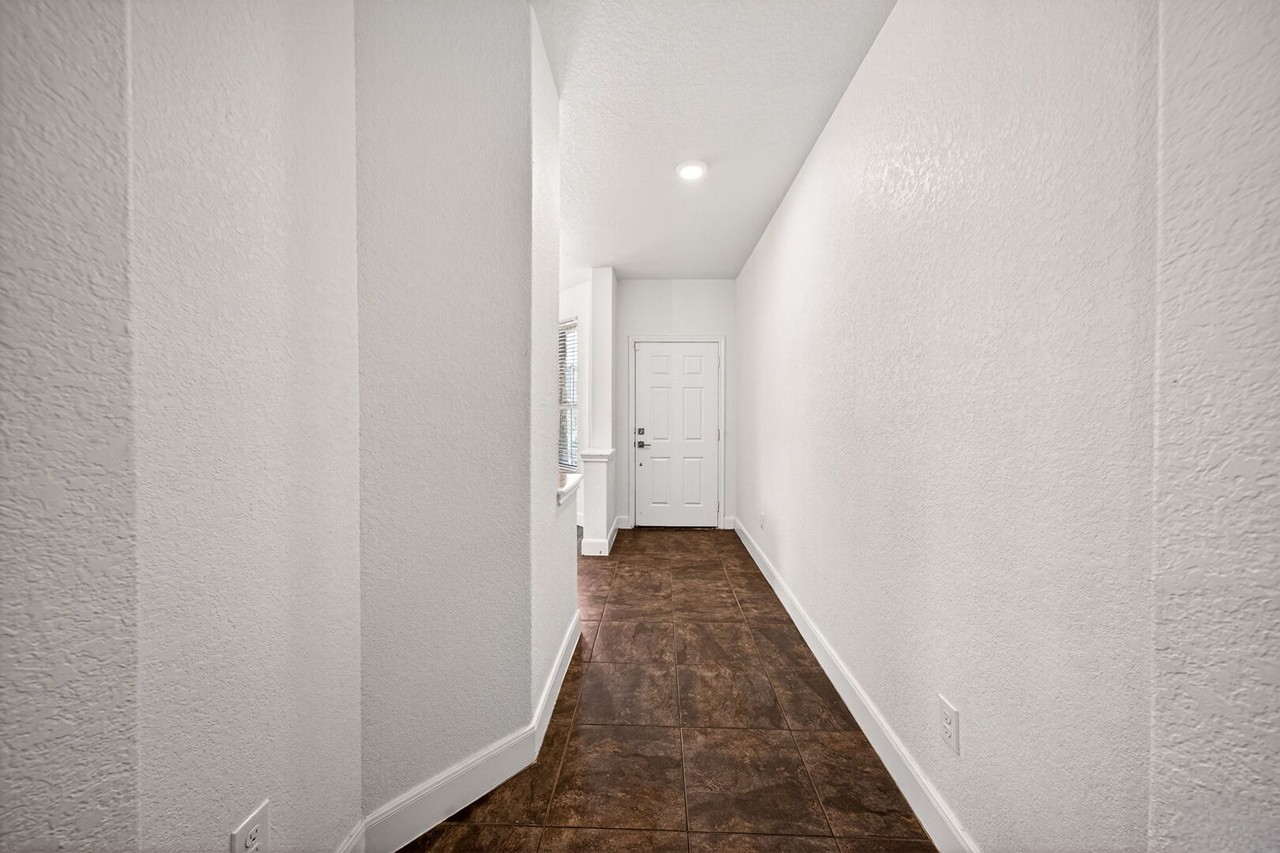 7915 Cenote Dr - Photo 2 of 37