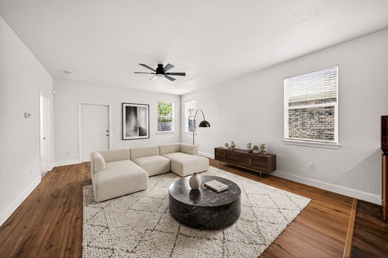 7915 Cenote Dr - Photo 3 of 37