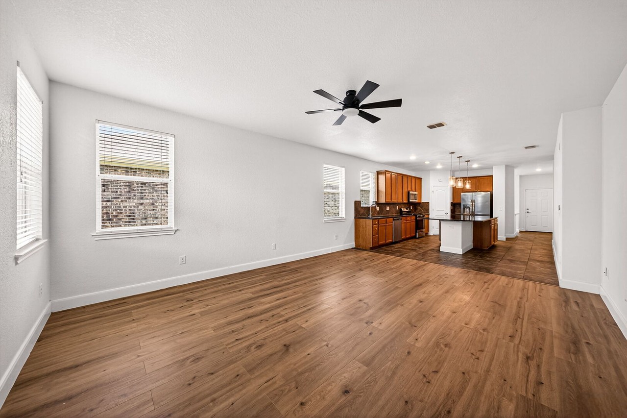 7915 Cenote Dr - Photo 6 of 37