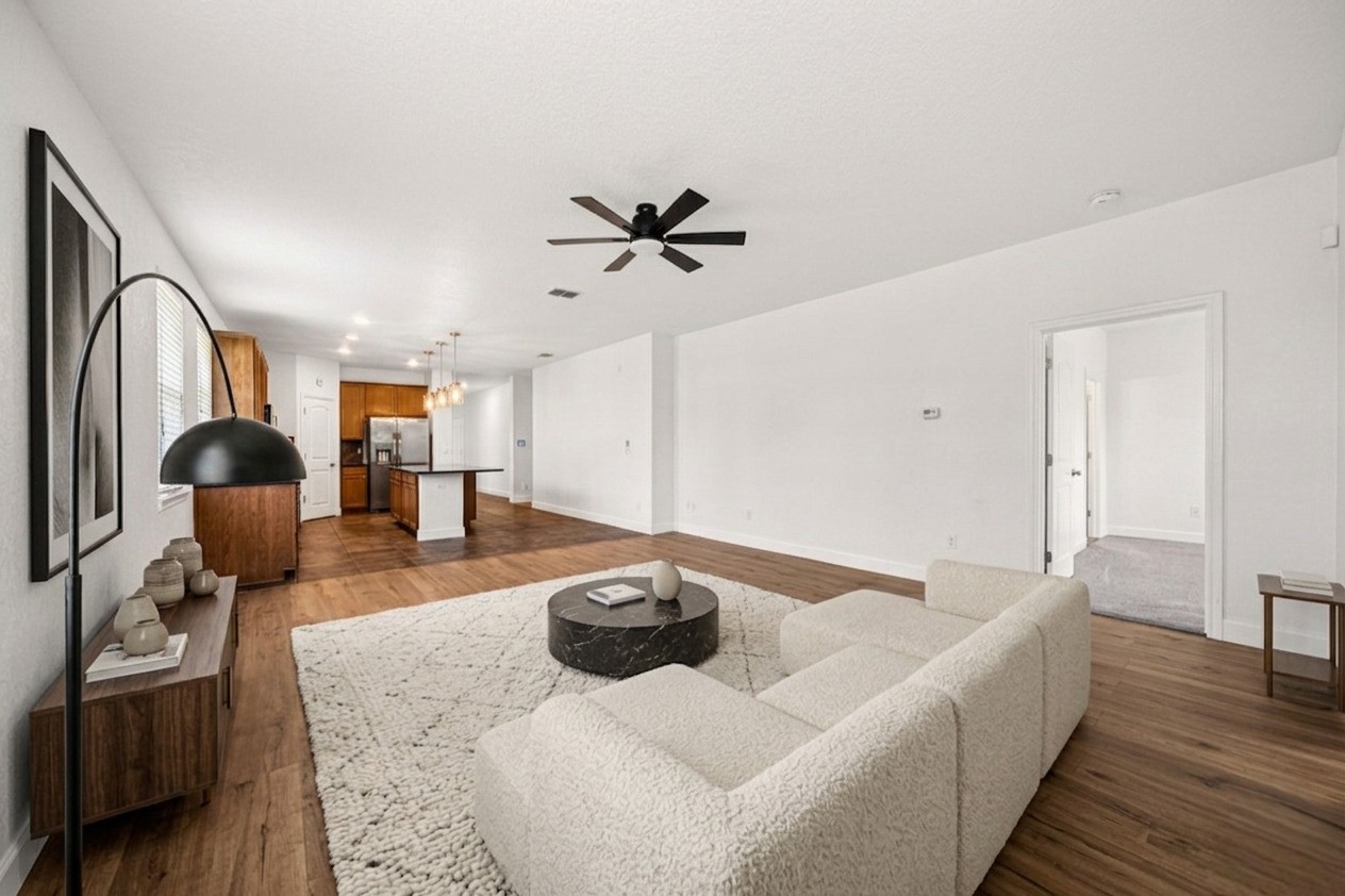 7915 Cenote Dr - Photo 7 of 37