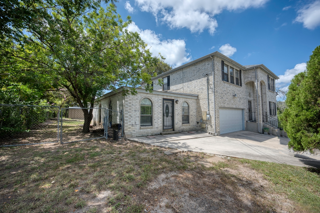 11514 Cavendish Cir - Photo 3 of 35