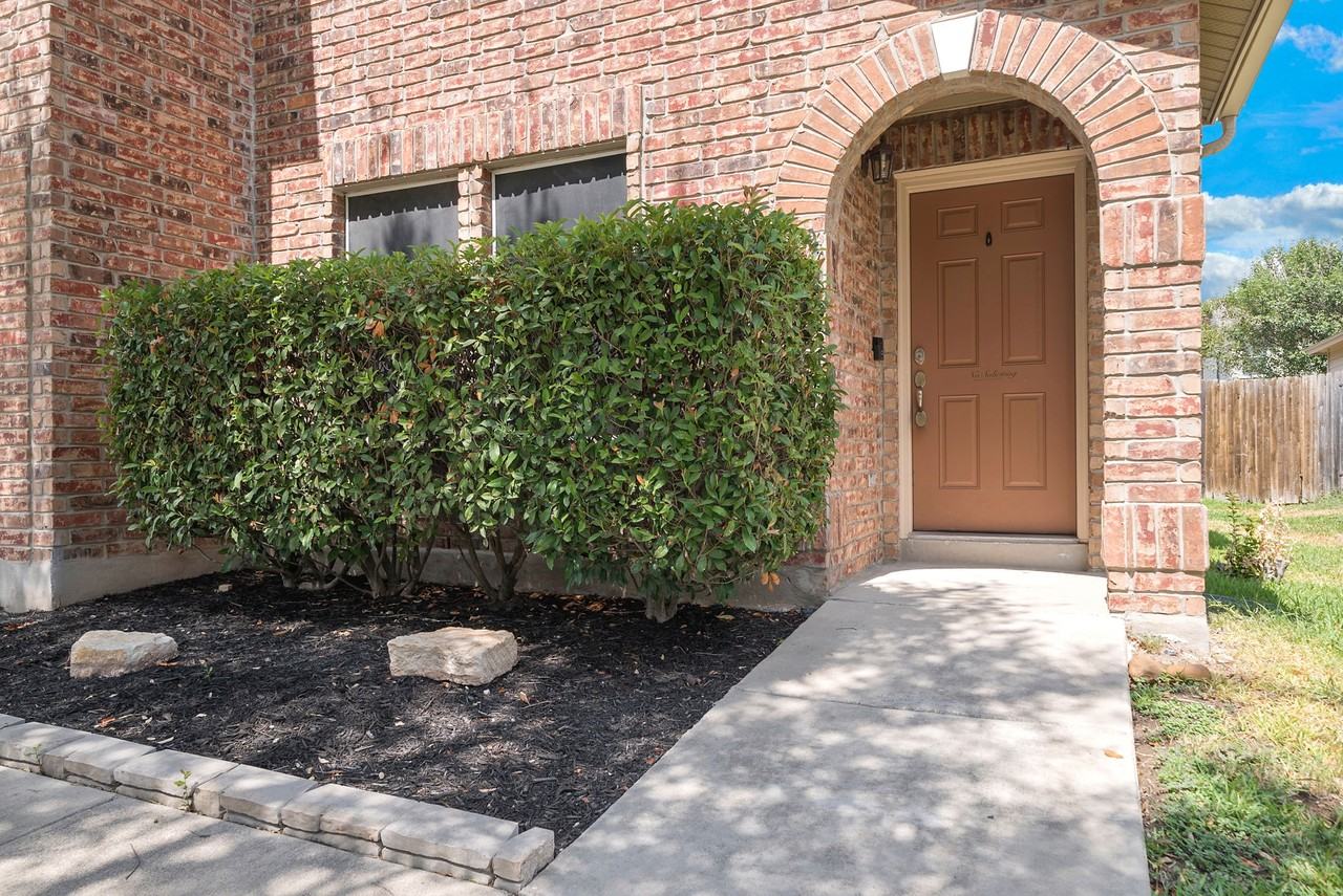 136 Longhorn Way - Photo 2 of 32