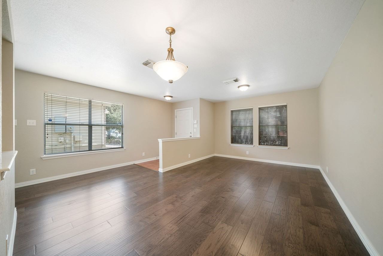 136 Longhorn Way - Photo 4 of 32