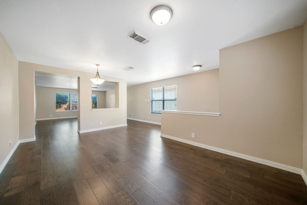 136 Longhorn Way - Photo 5 of 32