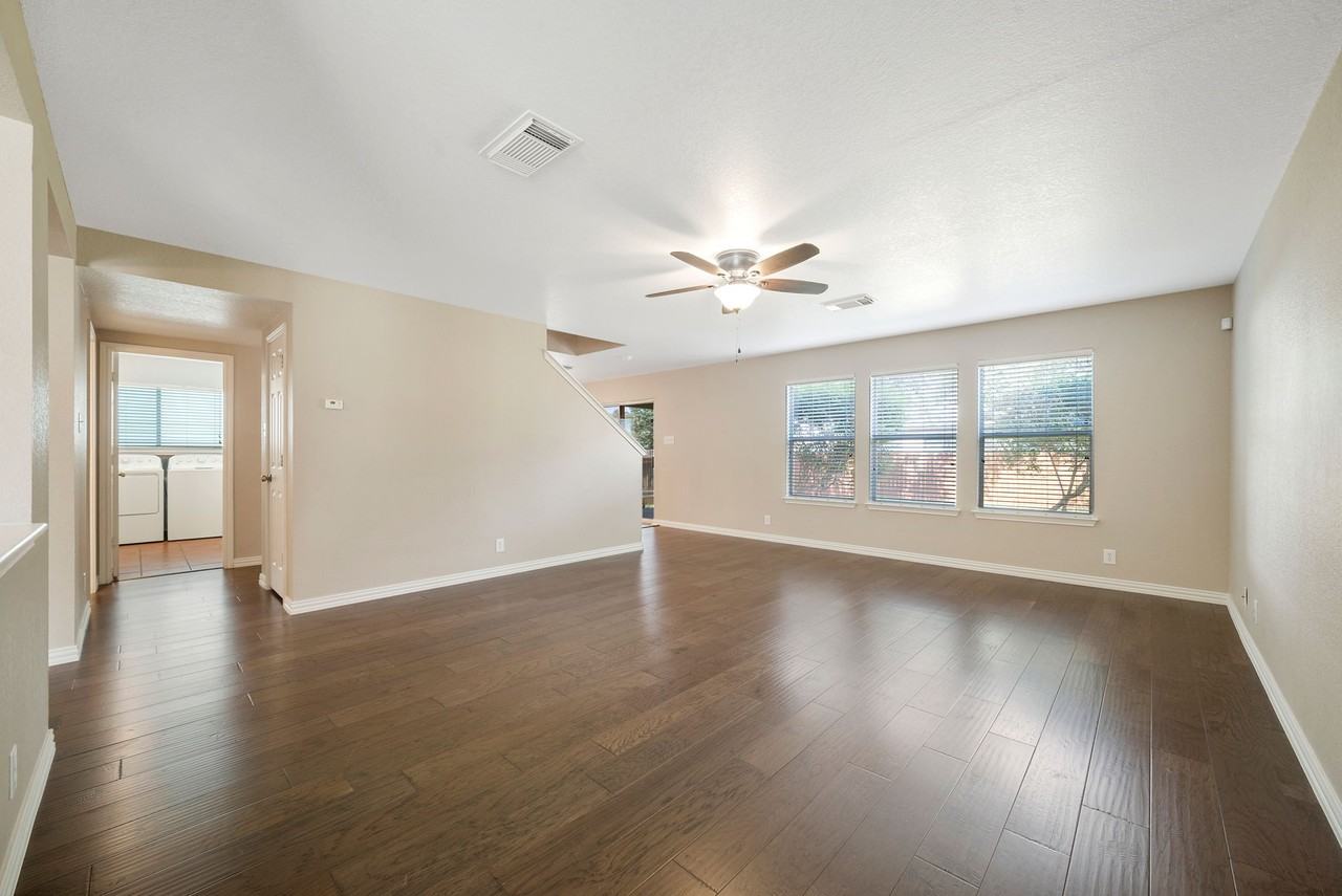 136 Longhorn Way - Photo 6 of 32