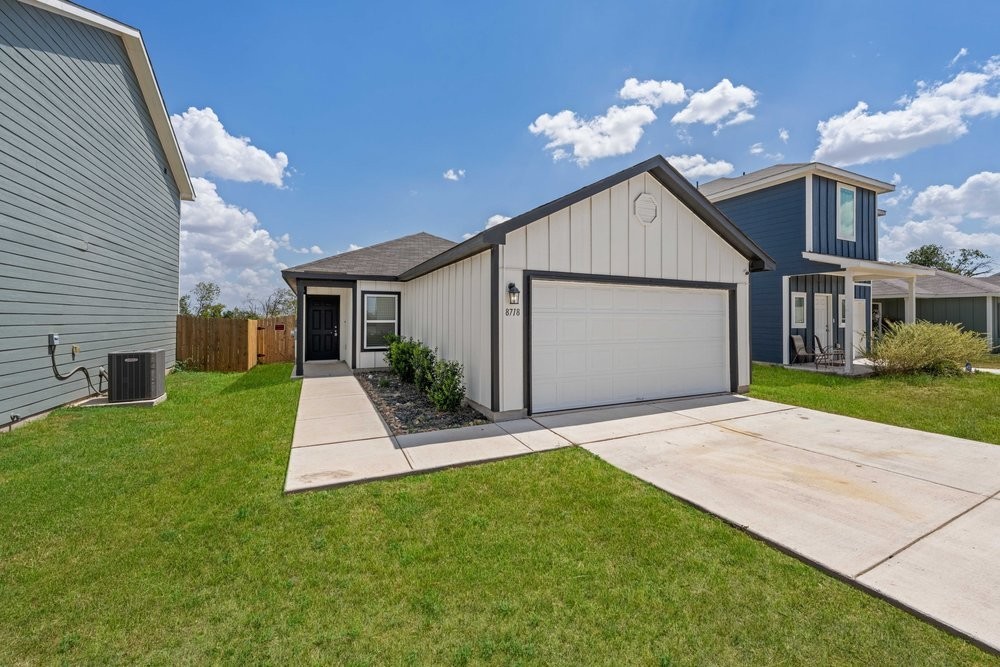 8718 Broad Wing Dr - Photo 2 of 38