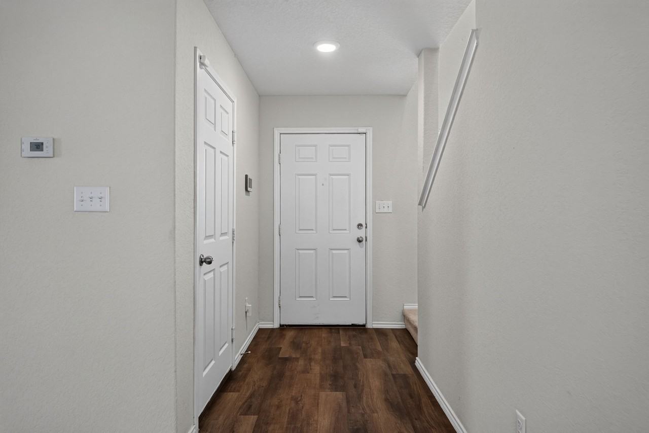 6326 Willow Point Blvd - Photo 4 of 35