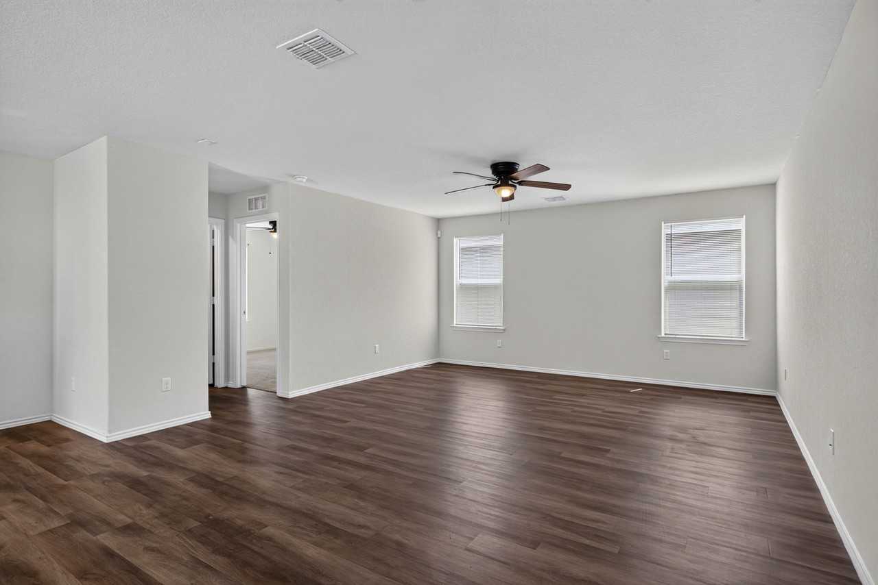 6326 Willow Point Blvd - Photo 6 of 35