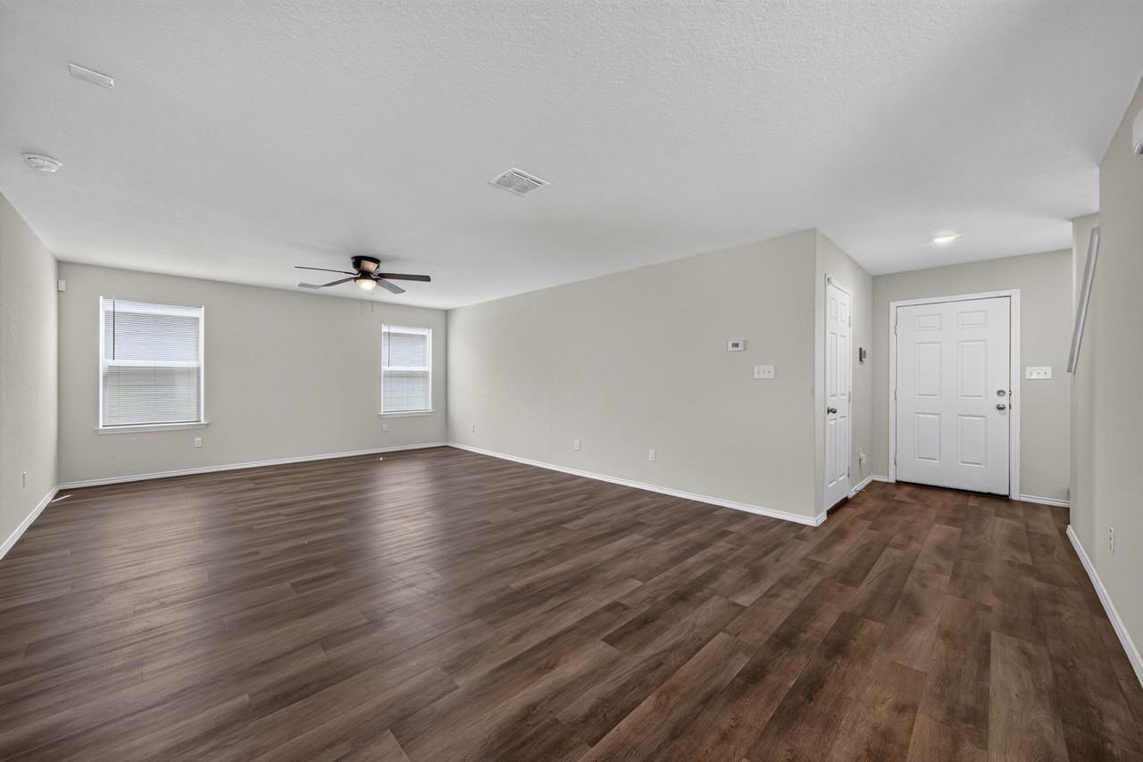 6326 Willow Point Blvd - Photo 7 of 35