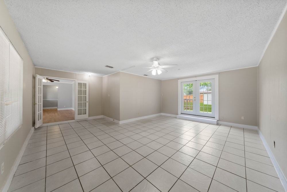7422 Stonehouse Dr - Photo 4 of 32