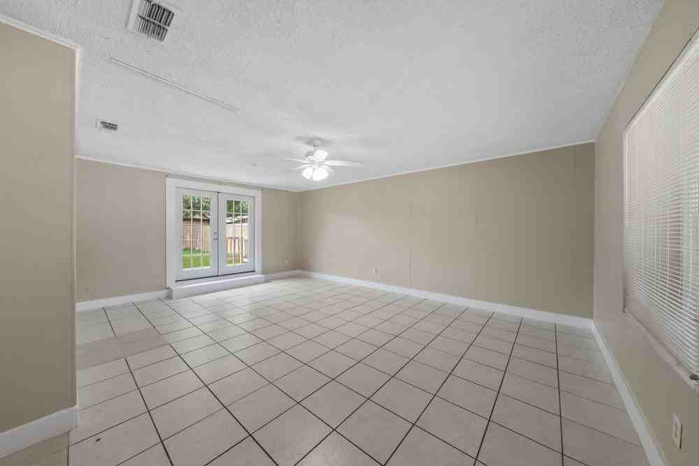 7422 Stonehouse Dr - Photo 5 of 32