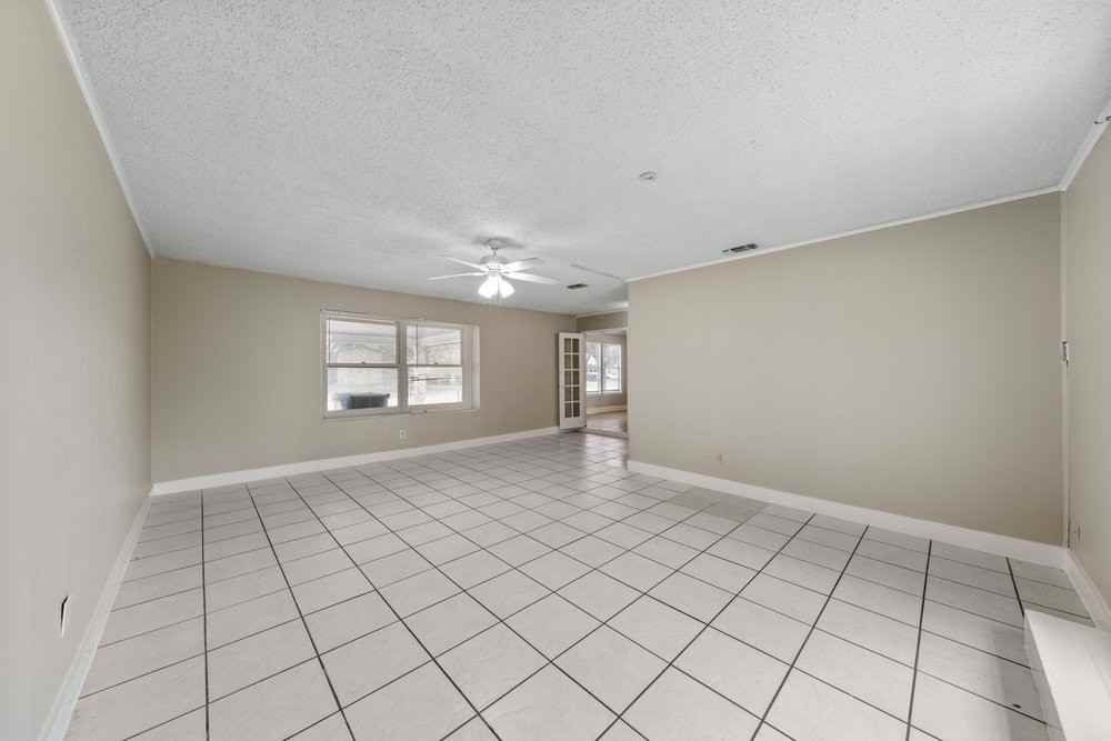 7422 Stonehouse Dr - Photo 6 of 32