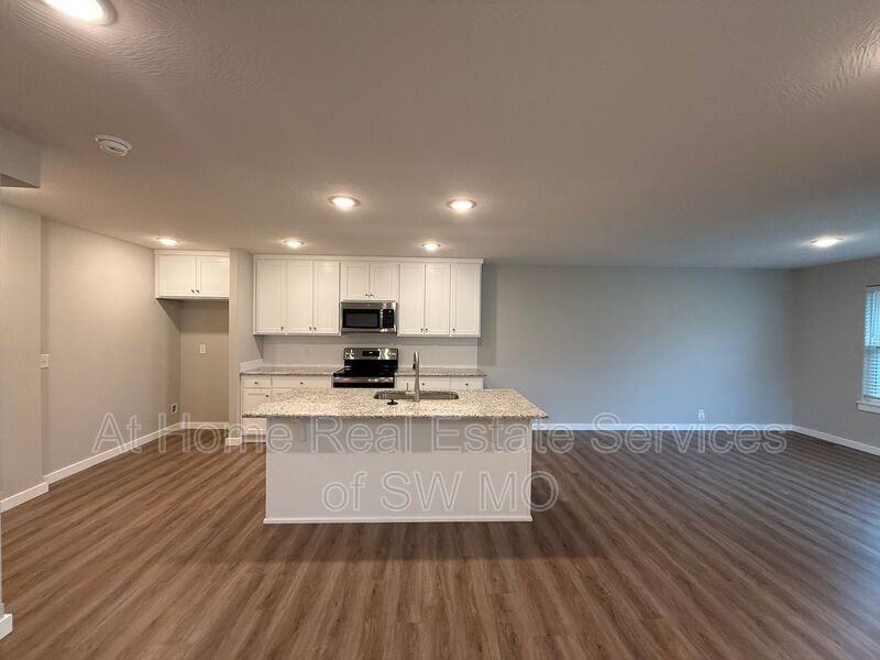 900 S Rimes Ave - Photo 7 of 17