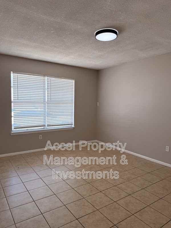 2401 Gumwood Ave #7 - Photo 6 of 14