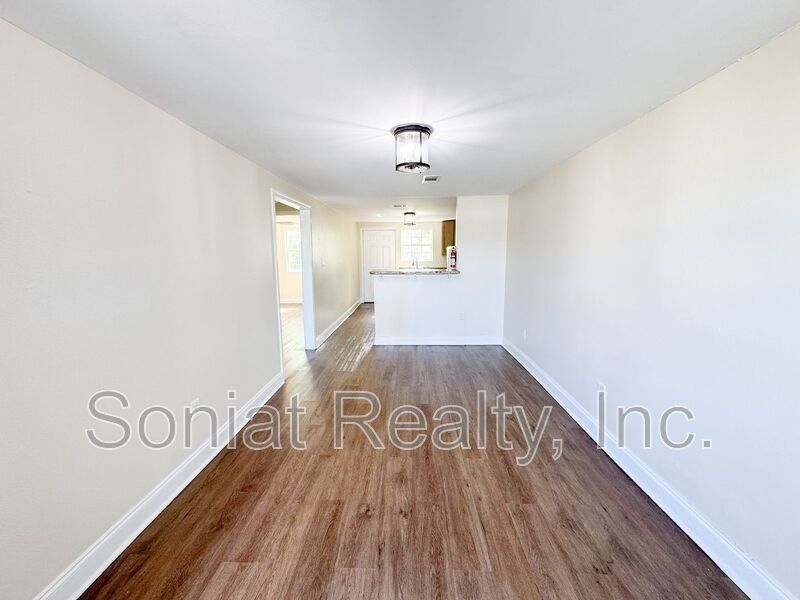 4503 Majestic Oaks Dr - Photo 4 of 7