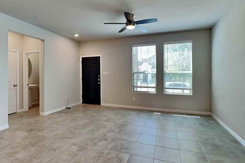 4109 Stockyard Station Ln - Photo 3 of 18