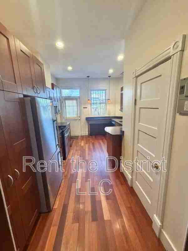 413 T St Nw - Photo 4 of 18