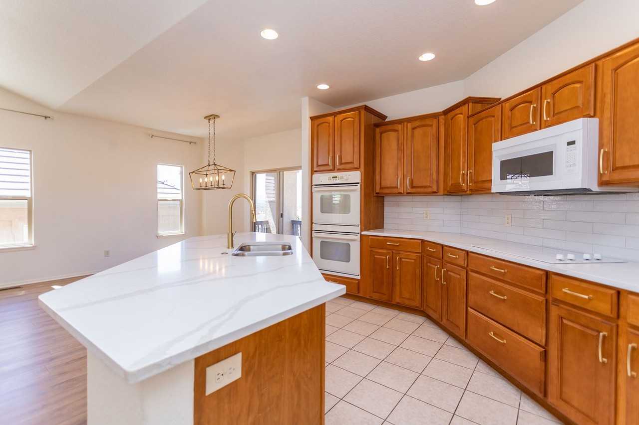 8270 Regiment Ct - Photo 6 of 50