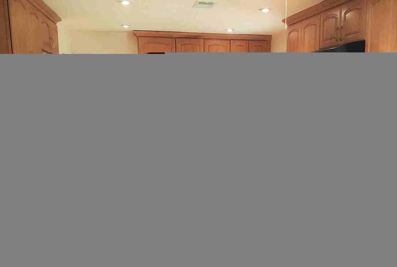 18333 Hatteras St #1 - Photo 4 of 28