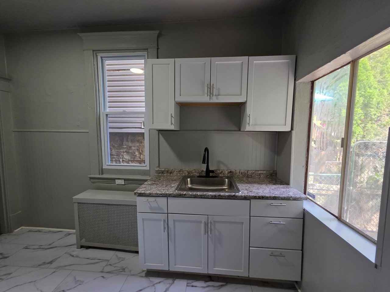 1521 Amanda St - Photo 7 of 21