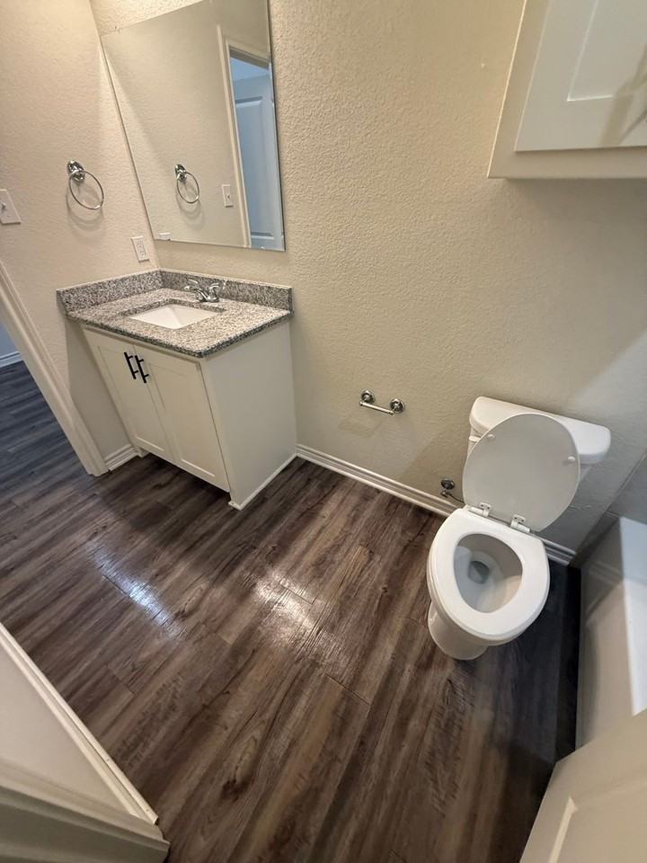 2712 W Bewick St - Photo 5 of 10