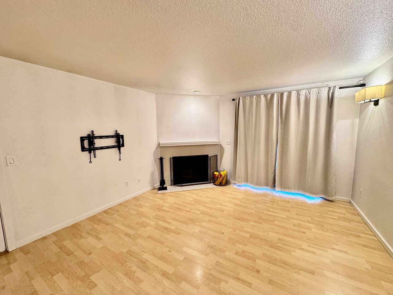 210 9th St #E103 - Photo 5 of 23