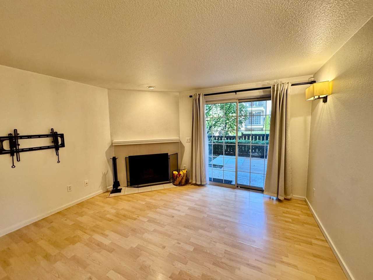 210 9th St #E103 - Photo 6 of 23