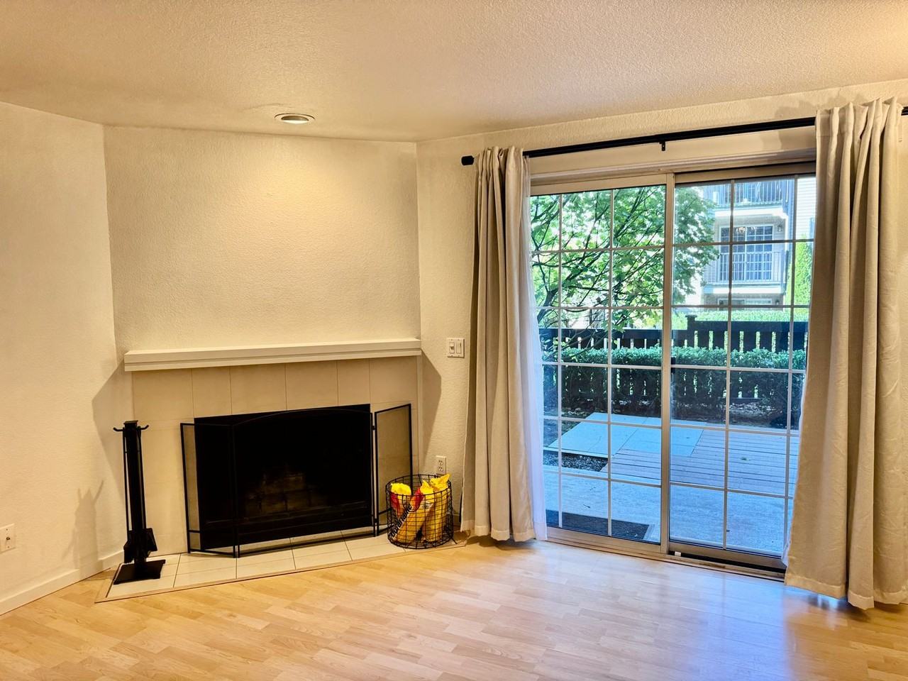 210 9th St #E103 - Photo 7 of 23