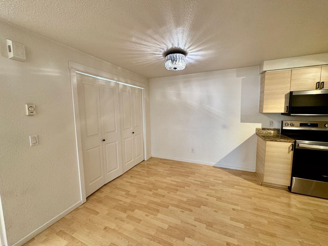 210 9th St #E103 - Photo 3 of 23