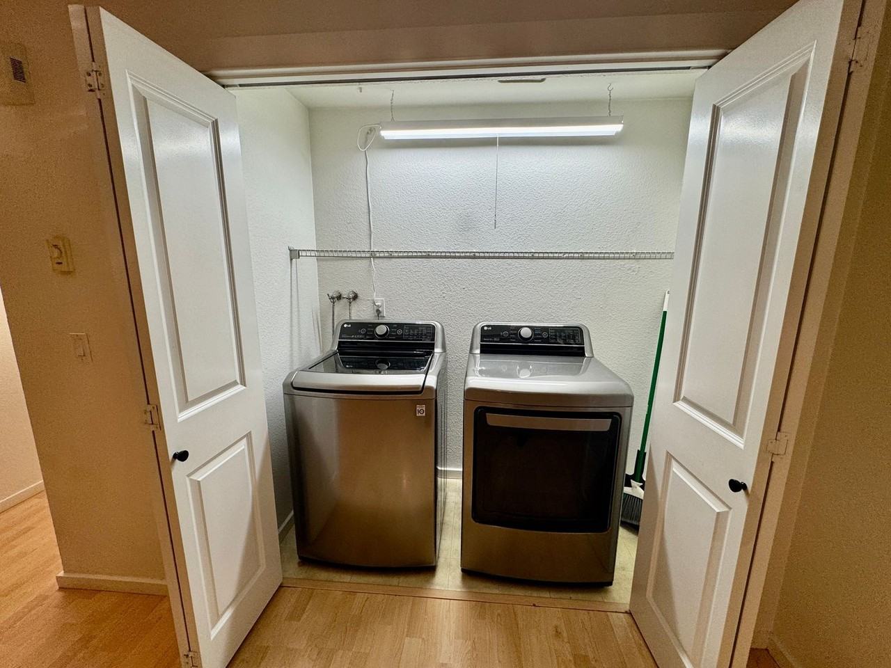 210 9th St #E103 - Photo 4 of 23