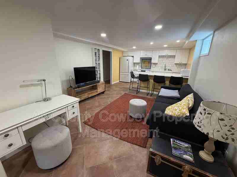 1314 Canby St #B - Photo 3 of 13