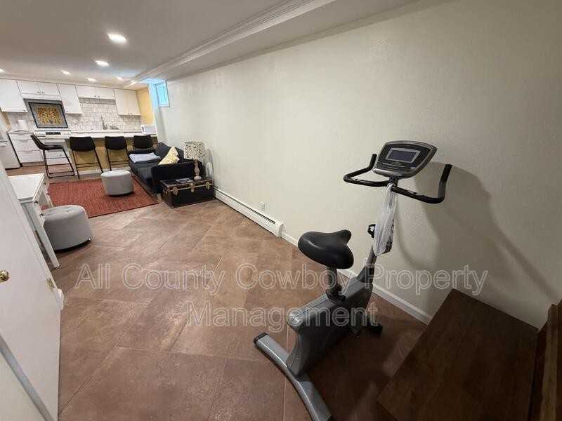 1314 Canby St #B - Photo 4 of 13