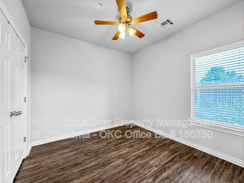 922 Sw 92nd St - Photo 7 of 23