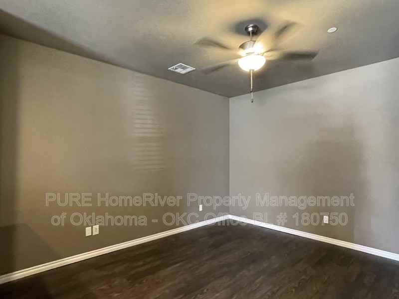 926 Sw 91st St - Photo 3 of 13