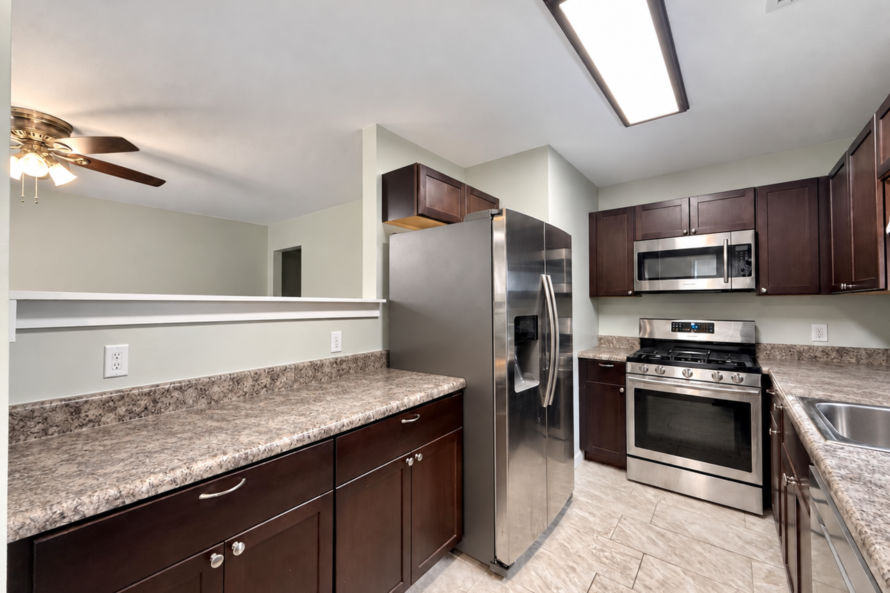 306 Orangeburg Rd - Photo 4 of 17