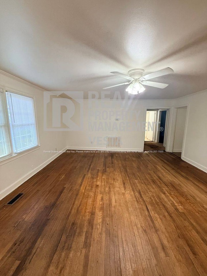 1471 Tucker Rd - Photo 2 of 10