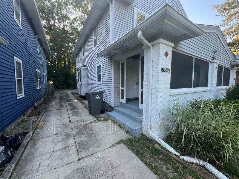 5542 N College Ave - Photo 4 of 34