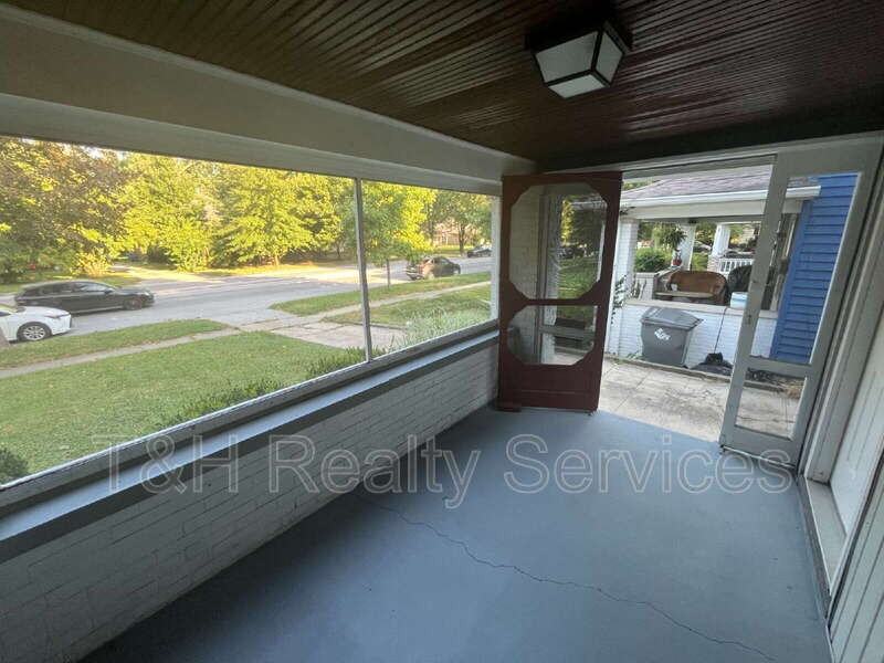 5542 N College Ave - Photo 6 of 34
