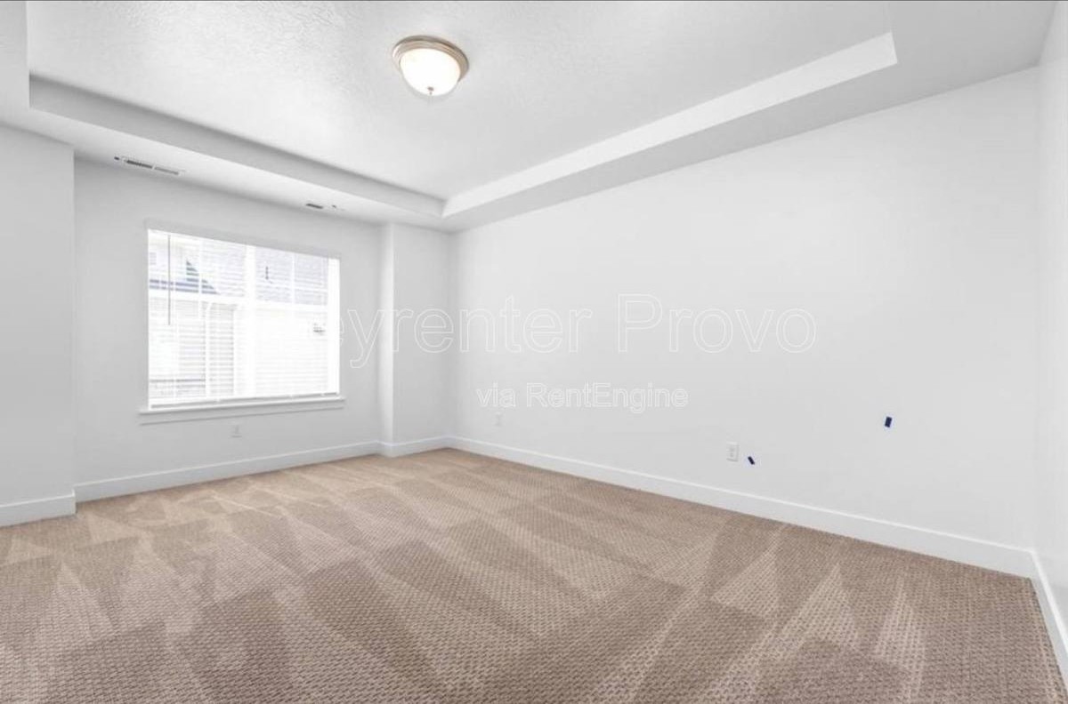 909 N 1300 E - Photo 3 of 10