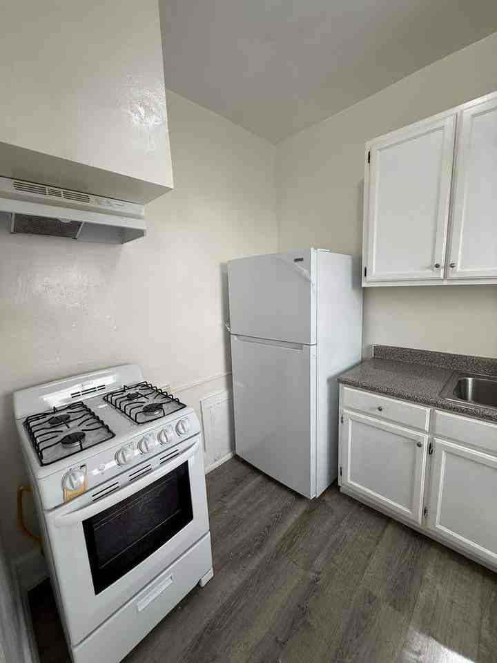1448 W 3rd St #106 - Photo 2 of 10
