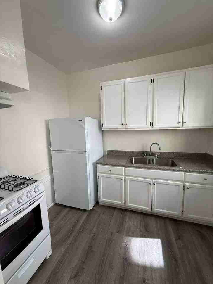1448 W 3rd St #106 - Photo 3 of 10