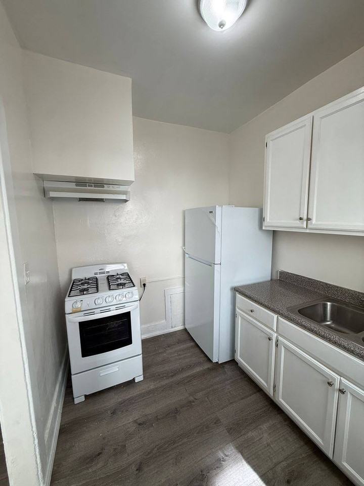 1448 W 3rd St #106 - Photo 4 of 10