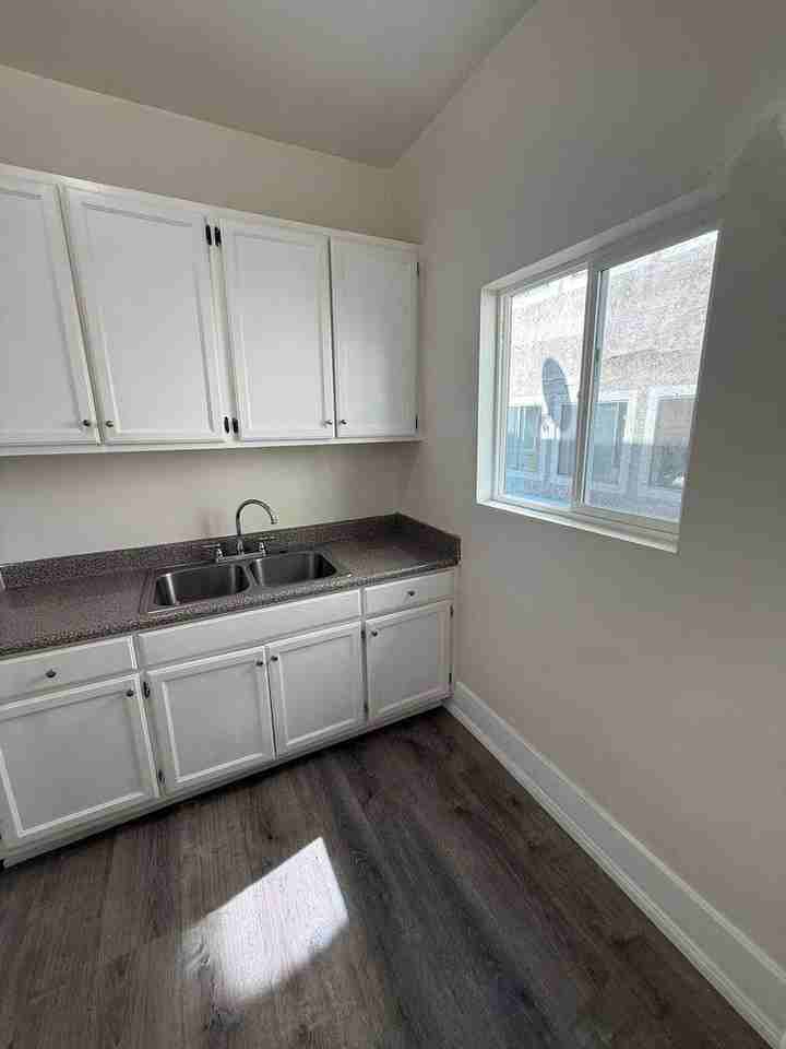 1448 W 3rd St #106 - Photo 5 of 10